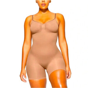 *Final Price* Skims Seamless Tan Sculpt Mid Thigh Bodysuit Shape wear NWOT XL